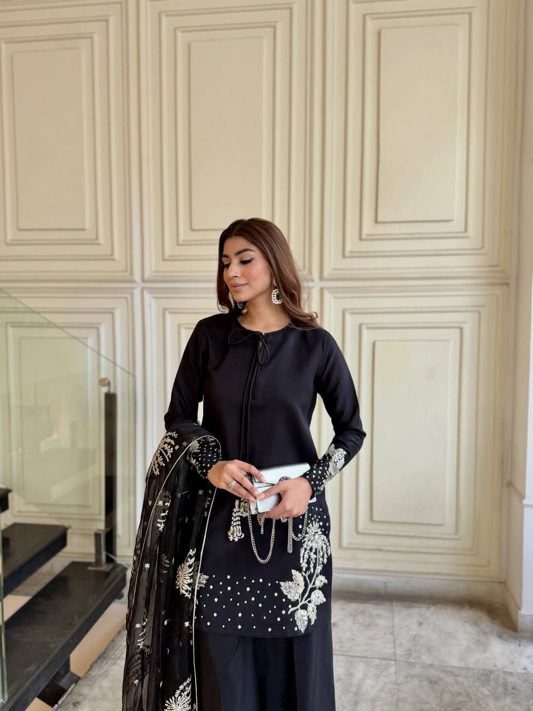 Ladies Neatural Crepe Farshi Salwar Kameez Dupatta ￼