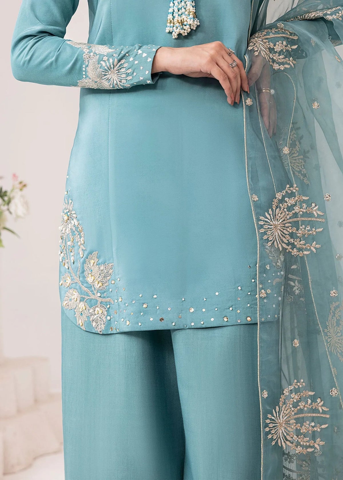 Ladies Neatural Crepe Farshi Salwar Kameez Dupatta ￼